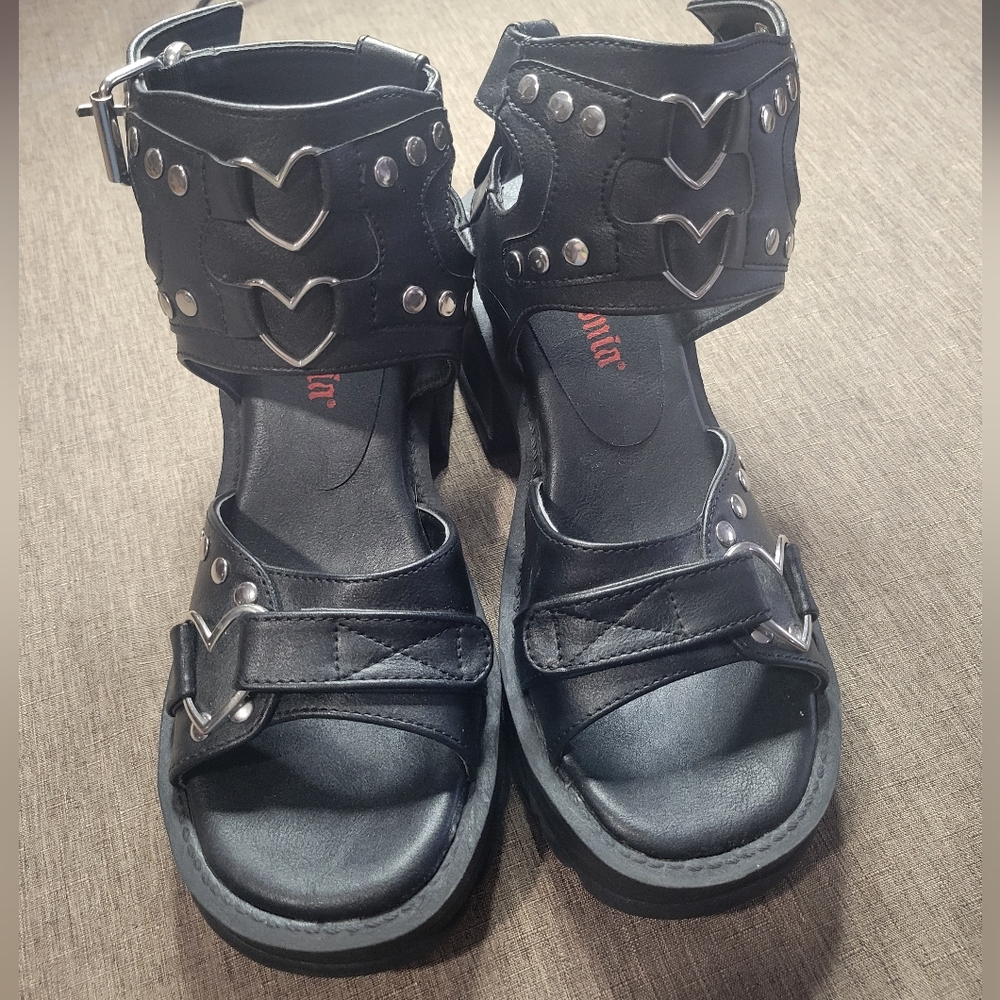 Demonia Black Strappy Sandals with Silver HEART Accents NWOT Size 8
